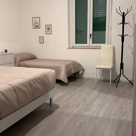 Bilocale A 300m Dal Mare E 100m Fermata Filobus Nyaraló Pescara